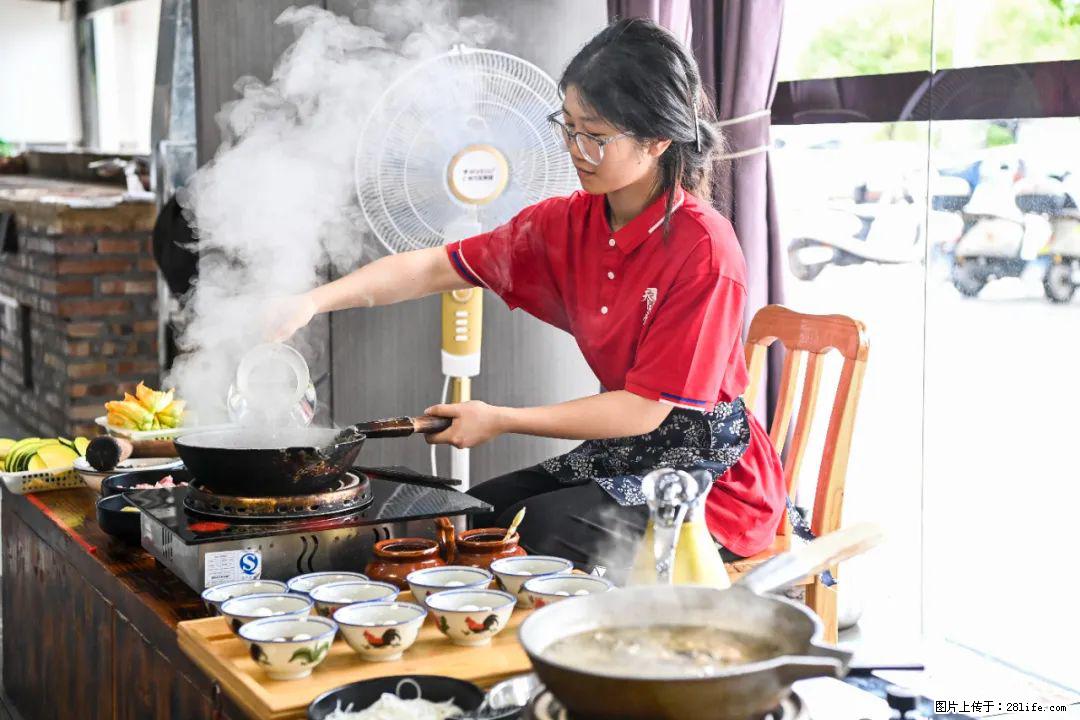 全网追的“扁担女孩”,找了一份暑假工,时薪12元 - 阳江生活资讯 - 阳江28生活网 yj.28life.net